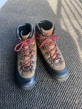 Danners, 9.5R Brown and Black