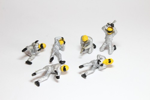 Scalextric pit crew figures - scalextric,
