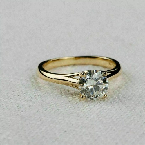 Round cut diamond - cut,