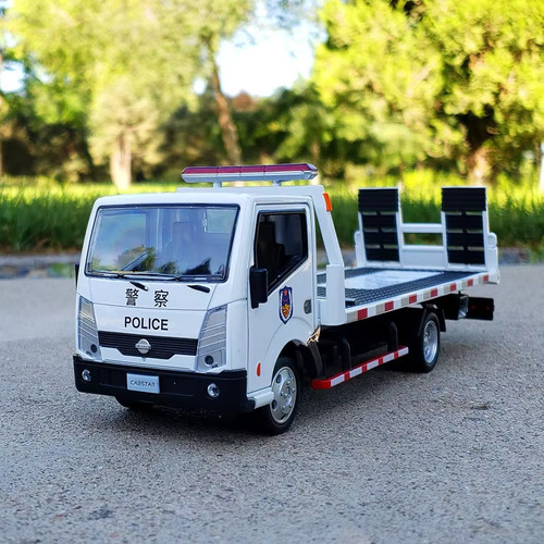 Nissan cabstar diecast - 1:32,