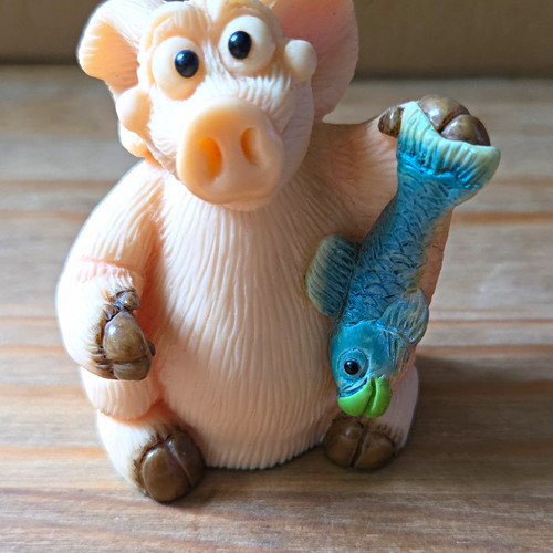 Piggin hooked resin pig - resin,