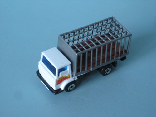 Matchbox volvo zoo lions - zoo, truck
