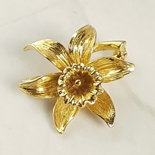 Vintage gold tone daffodil - gold,