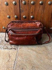 The Bridge Classic Briefcase With Shoulder Strap. Brown Leather.