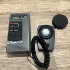 ISO-TECH 1332A Digital Lux