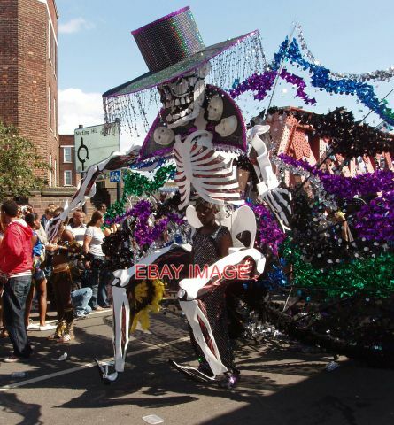 Photo huge skeleton puppet - photo,