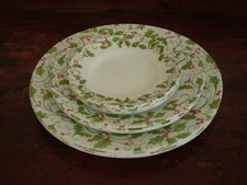 Corelle 12 Holly Impressions