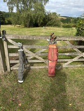 Men’s and women’s antique golf clubs and original bag and golf bslls