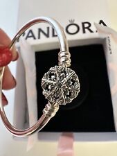 Pandora Moments Sparkling Snowflake Clasp Bangle 17cm Limited Edition NEW