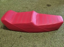 Vespa PX PE Yankee Seat Cola Red White Logo on Rear 010765