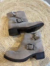 Wrangler Women’s Grey Suede