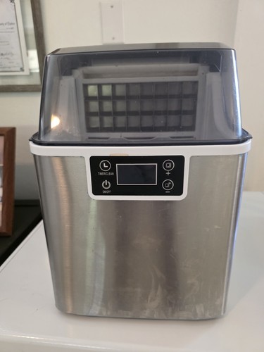 Ice machine makes cubed - makes,