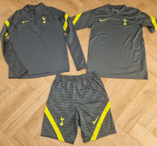 Older Boys Nike Tottenham Spurs T-Shirt & Drill 1/4 Zip Top & Shorts Kit X-Large