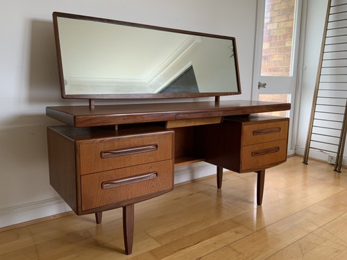 Plan dressing table - /, desk