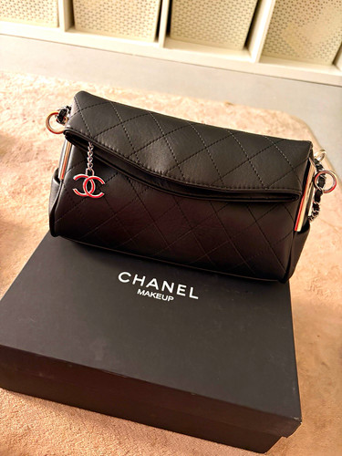 Chanel black quilted - chanel,
