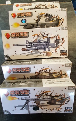 Small plastic model gun - small,