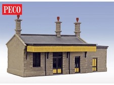 Peco LK217 West Bay Station Building Lineside Kit