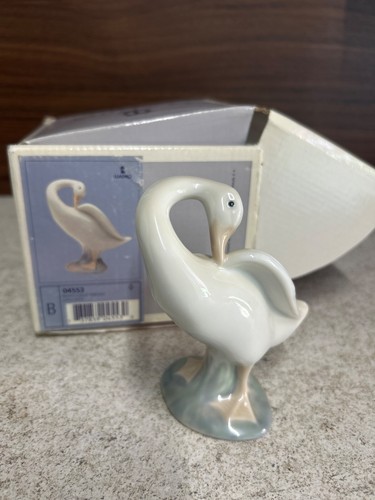 Little duck lladro figure - lladro,