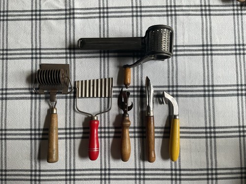 Six items vintage - items, of