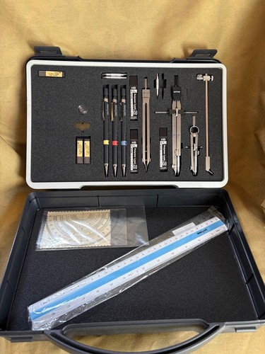Drafting tools set