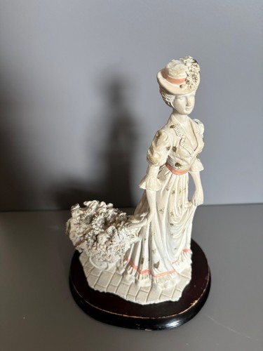 Classic style lady figurine - lady,