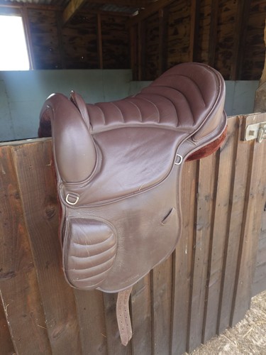 Treeless saddle brown good