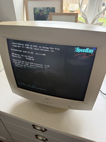 Fujitsu e176 crt - e176,