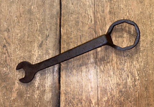 Vintage hub cap wheel - hub,