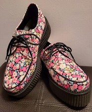 T.U.K. Hello Kitty Flowers