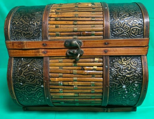 Wooden storage mini chest - ,