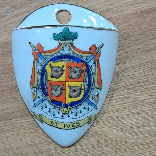 Vintage goss crested ware - goss,