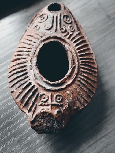Byzantine pottery oil lamp - ,
