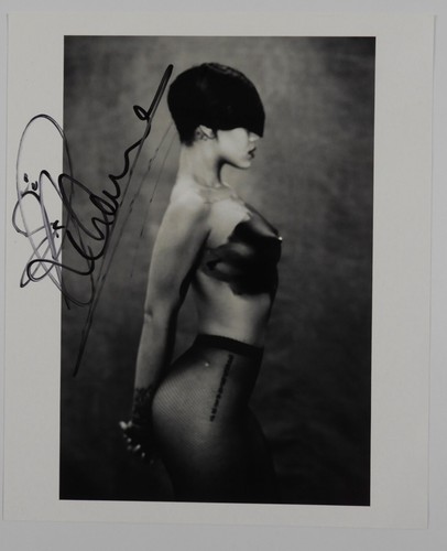 Rihanna signed jsa - jsa, autograph