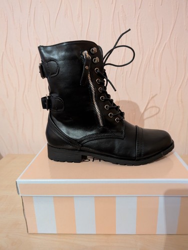 Women boots size to - size, 8