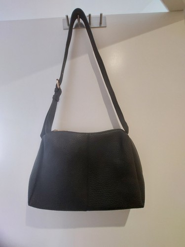 Black crossbody shoulder bag - black,