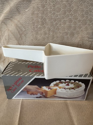 Vintage cake server - server, in