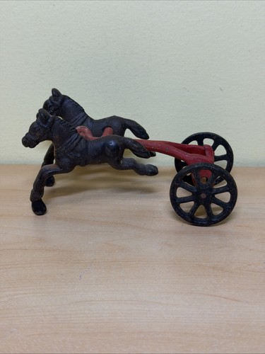 Vintage cast iron horse - horse, drawn