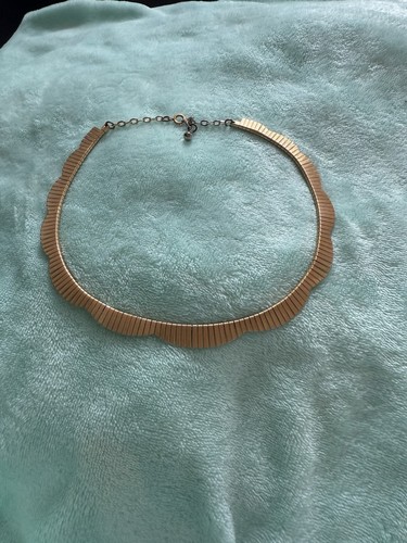 Gold tone scalloped rigid - tone,