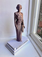 Princess Diana Statue –