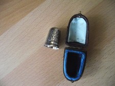 CHARLES HORNER CHESTER 1909 STERLING SILVER HALLMARKED THIMBLE & CASE EXCELLENT