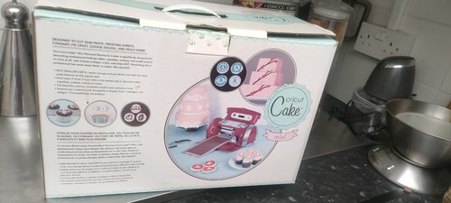 Cricut mini cake decorations - cricut,