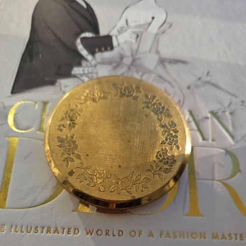 Vintage stratton round - round, gold