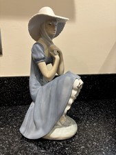 Lladro Nao Figurine La Pamela