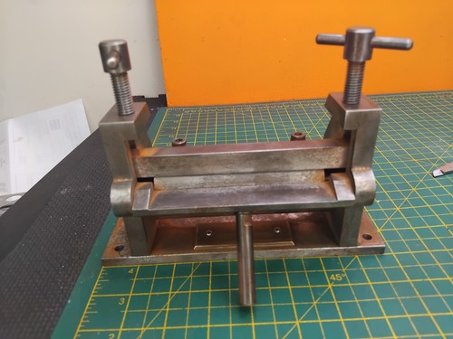 Miniature manual metal folding - manual,