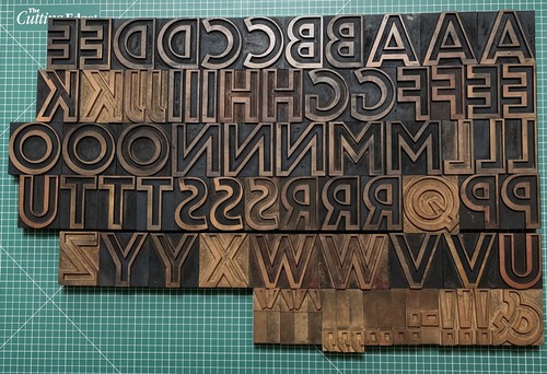Delittle outline wood font - delittle,