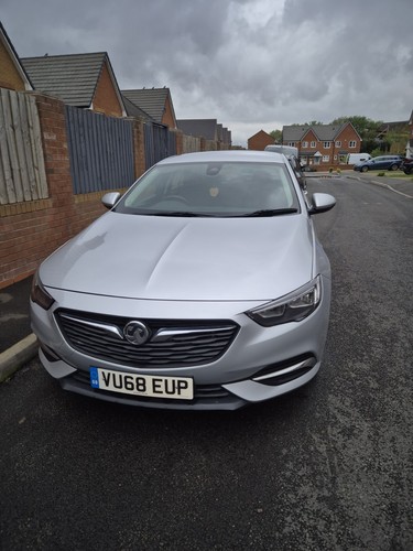 Low milage vauxhall insignia - low,