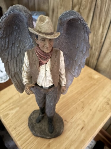 John wayne statue - john,