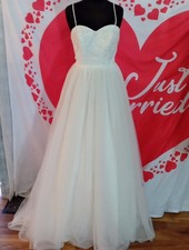 Wedding dress size 8 ivory