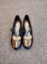 Footglove Womens size 5 wider fit Black mid length pumps.