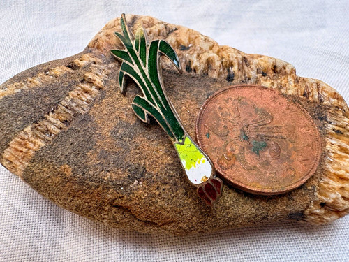 Antique enamel white - &, metal